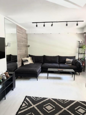 Flori by TLV2RENT